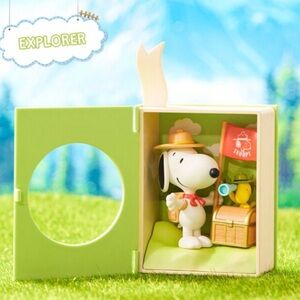Peanuts My Story Session Explorer Figurine Trinket
